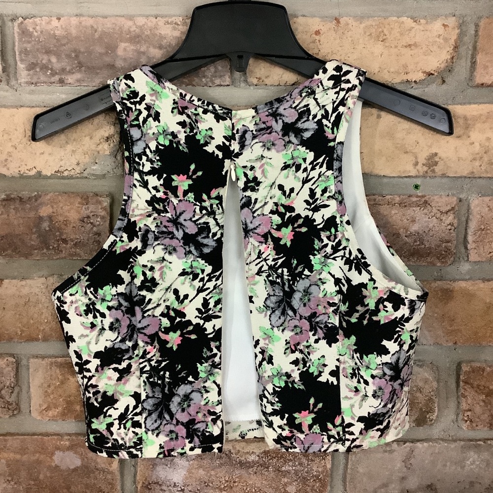 SAGE Sleeveless Floral Back-Zip Crop Top 72 - Picture 9 of 9
